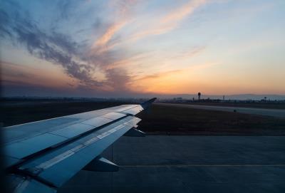 大连异型钢使用空运快递6天内送到新加坡