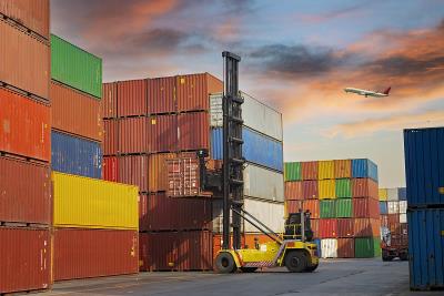 广州至新加坡的无纺织物使用国际航空货运9天内送达