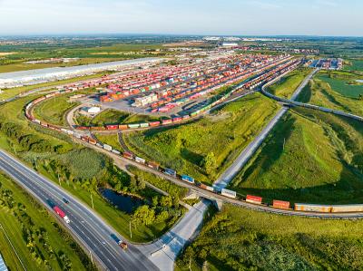 北京至新加坡的迪士尼书包使用飞机运输12天送达