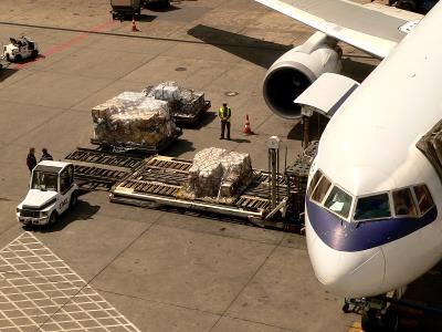 工业中间品利用中国广州国际航空货运送到新加坡