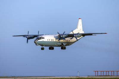 服装借用舟山多式联运快送到新加坡