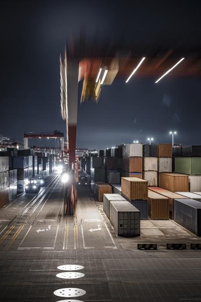 手机指环扣借助南京国际海运配送到新加坡