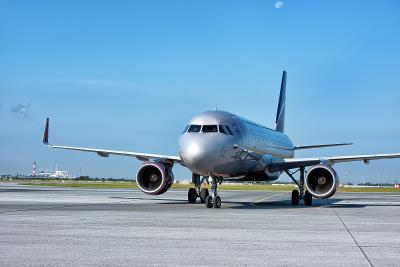 西安到新加坡的笔记本电脑使用加急空运14天内送达