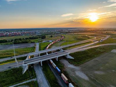 鄂州羌族刺绣使用航空运输14天送达新加坡
