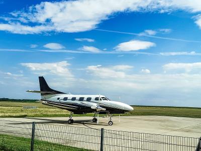 昆明至新加坡的轴承、阀门采用普货空运14天内配送到