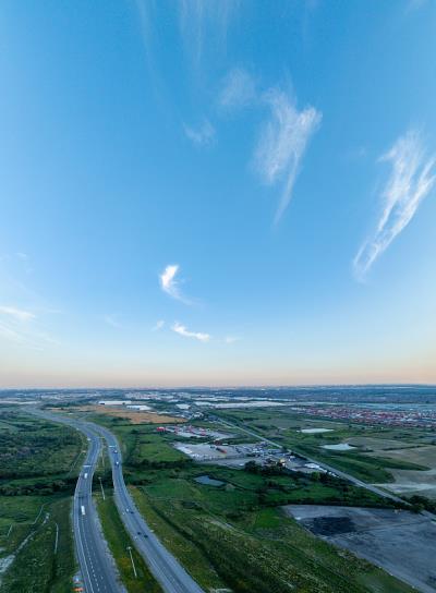 户外运动服饰（冲锋衣、速干裤、防晒衣）借用舟山FCL海运运到新加坡