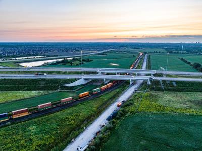 合肥机械设备使用空运门到门专线15天内送到新加坡