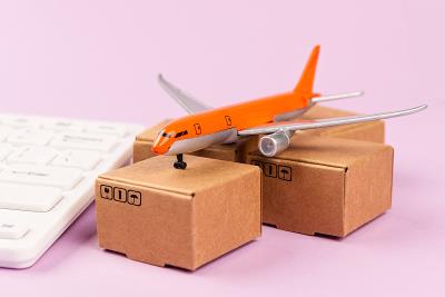 通讯设备经过青岛班轮运输递送到新加坡