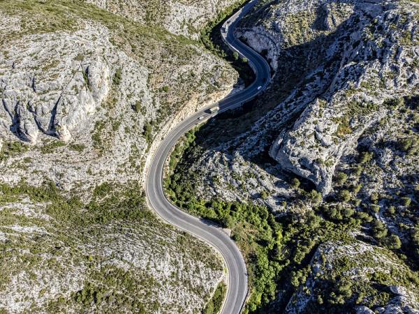 邮政国际包裹收费标准是怎样的?(邮政国际快递价格查询官网)