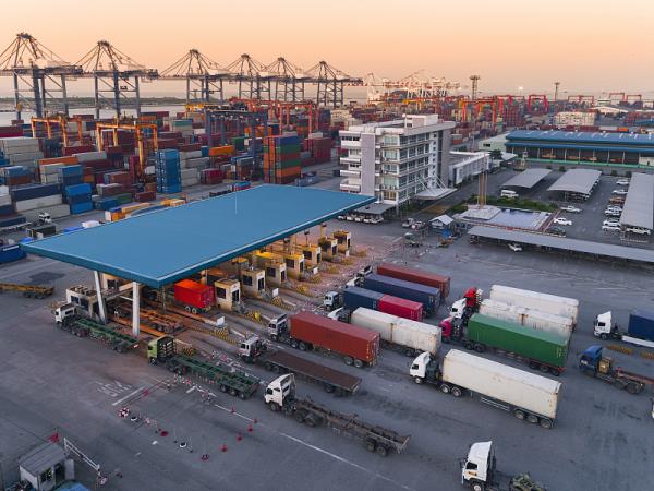 新加坡海运镜柜多少钱