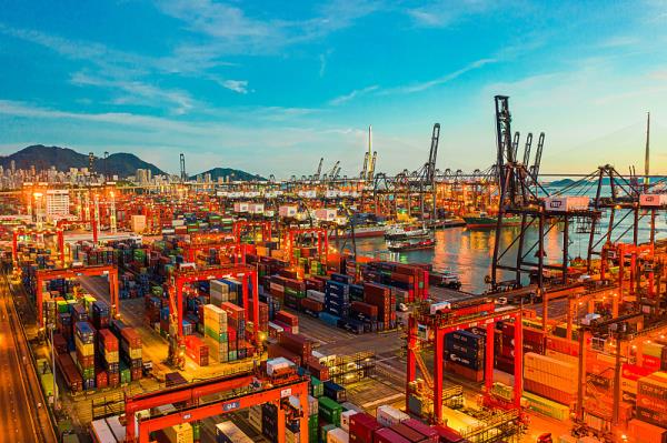 新加坡国际海运港口再次刷新自己的记录！